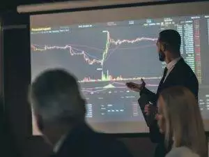 the-man-standing-near-the-screen-on-the-business-m-2023-11-27-04-56-55-utc-min.jpg